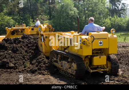 I veicoli d'epoca sul display a scheggiature a vapore e Country Fair, Preston, Lancashire, Regno Unito Foto Stock