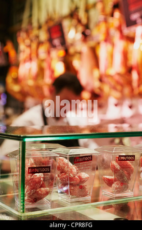 Tipico taglio a freddo di stand. Il Mercado de San Miguel. Madrid. Spagna Foto Stock