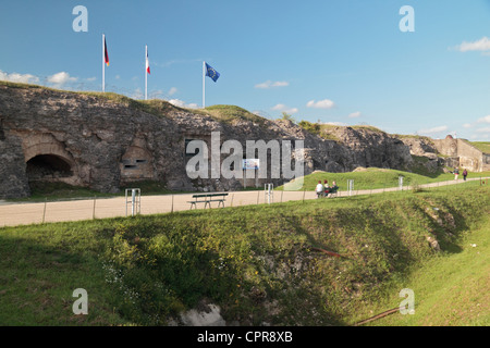 Vista generale dell'entrata anteriore di Fort Douaumont, vicino a Verdun, Francia. Foto Stock