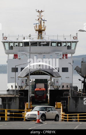 Calmac nave MV Argyle al Wemyss Bay Ferry Terminal sul Firth di Clyde, Inverclyde, Scozia, Regno Unito dopo la navigazione da Rothesay sull'Isola di Bute Foto Stock