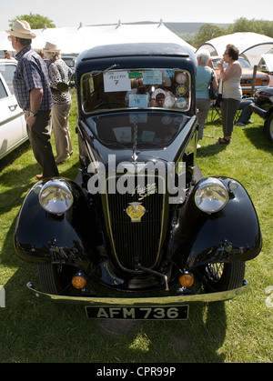 I veicoli d'epoca sul display a scheggiature a vapore e Country Fair, Preston, Lancashire, Regno Unito Foto Stock