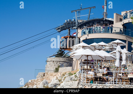 Funivia per la cima del monte Srd la fortezza imperiale Dubrovnik Dalmazia Croazia Foto Stock