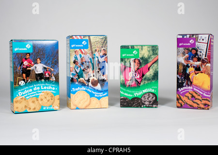 Scatole di zecche sottile, Samoas, Trefoils e Dulce de leche Girl Scout cookie. Foto Stock