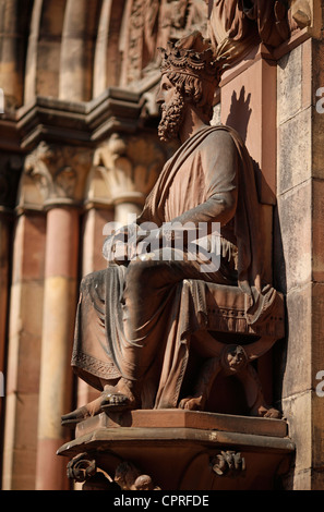 Il re Salomone sulla scultura nella cattedrale di Strasburgo Foto Stock