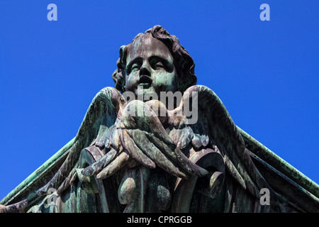 Cherubino tomba dettaglio al Cimetière monumental de Rouen, Francia Foto Stock