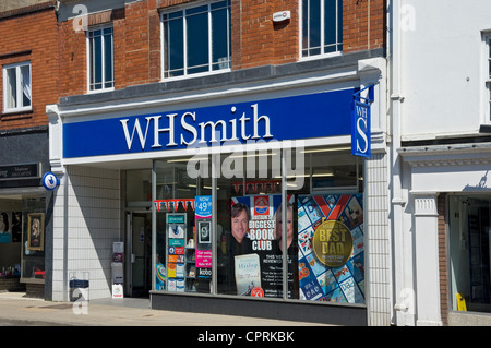 W H WH Smith Smiths, insegna esterna del negozio sul fronte dello shopping Malton North Yorkshire Inghilterra Regno Unito Gran Bretagna Foto Stock