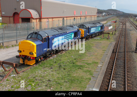Dirigere i servizi ferroviari, treno, motore, stazione di Sellafield, Cumbria Foto Stock