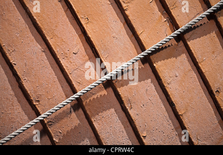 La texture della nave scafo in legno con fune Foto Stock