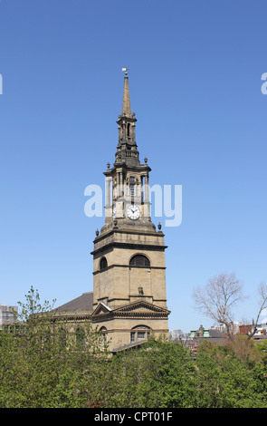 Tyneside, North East England, Regno Unito, 25 maggio 2012 - Chiesa di tutti i santi a Newcastle vicino a Tyne Bridge. Foto Stock