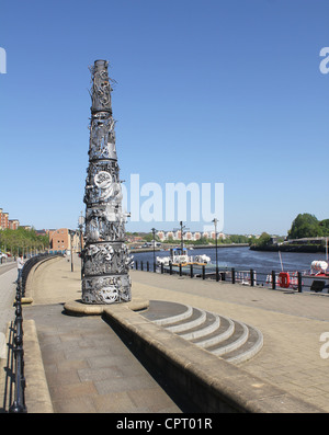 Tyneside, North East England, Regno Unito 25 maggio 2012 - del fabbro ago, monumento contemporaneo su Newcastle Quayside. Foto Stock