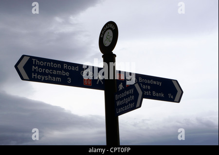 Close-up del cartello blu sul lungomare di Blackpool, Lancashire, Inghilterra. Foto Stock