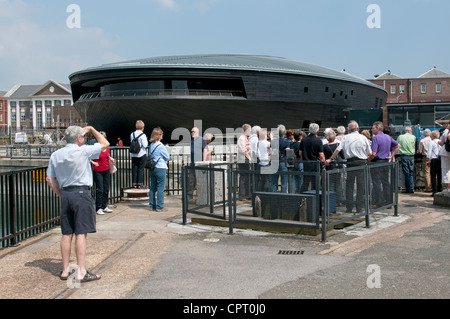 La nuova Mary Rose Exhibition Hall Portsmouth Historic Dockyard Southern England Regno Unito ad essere aperti durante il 2012 Foto Stock