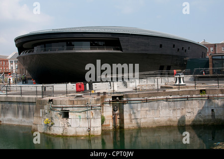 La nuova Mary Rose Exhibition Hall Portsmouth Historic Dockyard Southern England Regno Unito ad essere aperti durante il 2012 Foto Stock