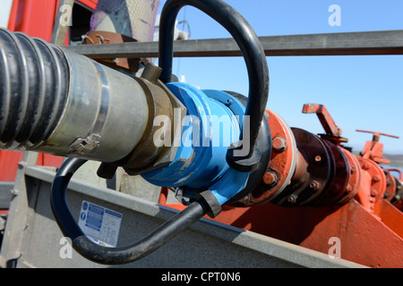 Nave di bunkeraggio e il dosaggio di gasolio marino a Lerwick Shetland Foto Stock