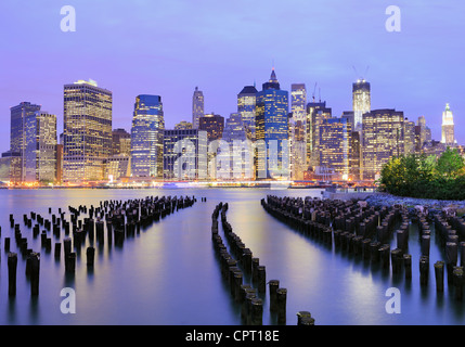 La parte inferiore di Manhattan di notte nella città di New York Foto Stock