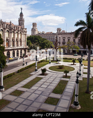 Vista dalla creazione del capitale Havana Vecchia Cuba, guardando verso il Bivio di San Jose e Paseo de Marti Foto Stock