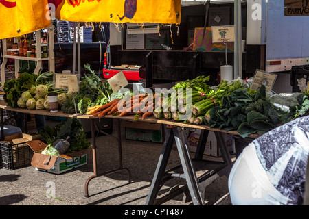 Scene del mercato agricolo USA Ojai della California di domenica, dove tutti i prodotti e le merci sono coltivati organicamente Foto Stock