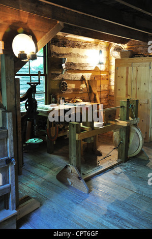 Log Cabin Village Museum, Fort Worth, Texas, Stati Uniti d'America - vecchia bottega Foto Stock