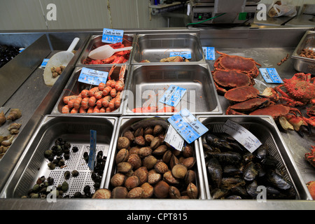 Preparate i crostacei al mercato di Honfleur, Francia. Foto Stock