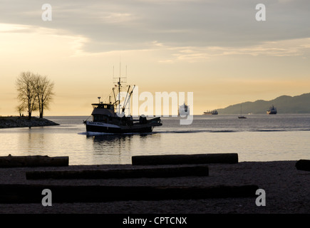 FISHERMAN HOME tornando alla porta dal passaggio interno di Vancouver, BC, Canada Foto Stock