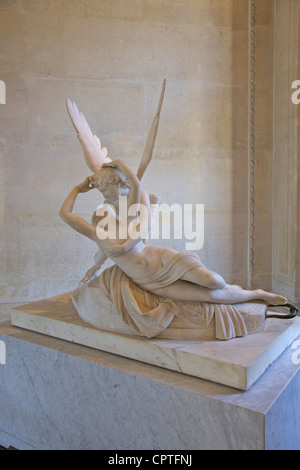 Psiche ravvivato da Cupido bacio, scultura in marmo di Antonio Canova, 1787, il Musee du Louvre, Parigi, Francia, Europa Foto Stock