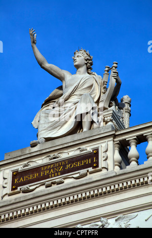 Statua di Kaiser Franz Joseph I nel parlamento di Vienna, Austria Foto Stock