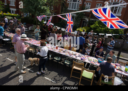 Comunità street party in Herne Hill, Londra del sud per celebrare il Giubileo di diamante della regina Elisabetta. Foto Stock