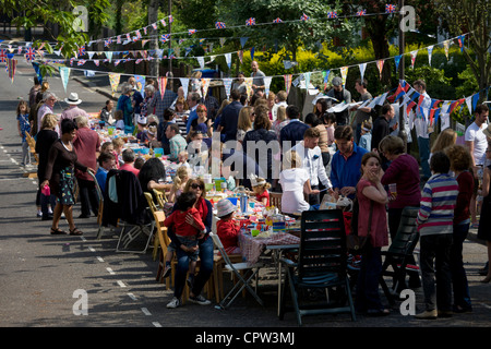 Comunità street party in Herne Hill, Londra del sud per celebrare il Giubileo di diamante della regina Elisabetta. Foto Stock