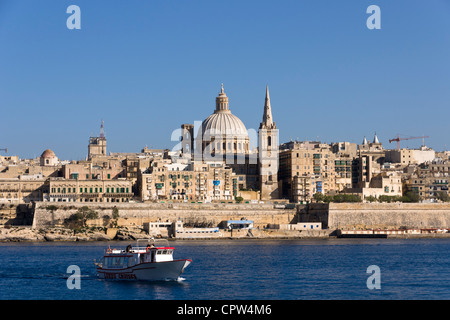 Il porto turistico di crociera in barca anteriore della skyline di La Valletta, Malta Foto Stock