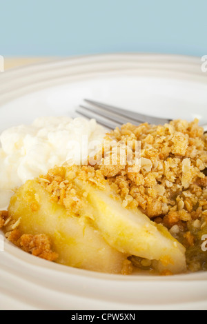 Apple crumble e della crema di latte Foto Stock
