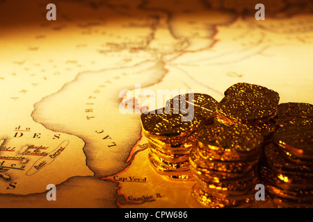 Mappa di Atlantis e oro doubloons. Mappa è da ottocento ed è al di fuori del diritto d'autore. Foto Stock