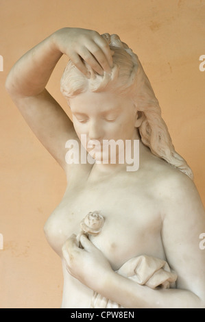 L'Avana. Cuba. Busto greco di Olympia all'interno del Convento de Santa Clara de Asis, Habana Vieja / Avana Vecchia. Foto Stock