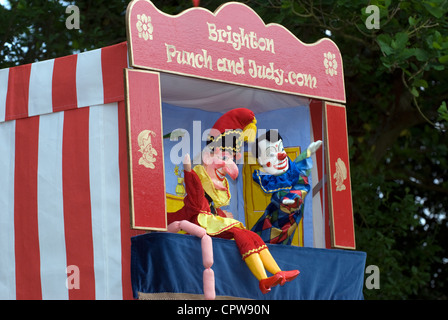 Punch & judy mostra in corso al dockenfield fete & diamond celebrazione giubilare giorno, dockenfield, surrey, Regno Unito. Foto Stock