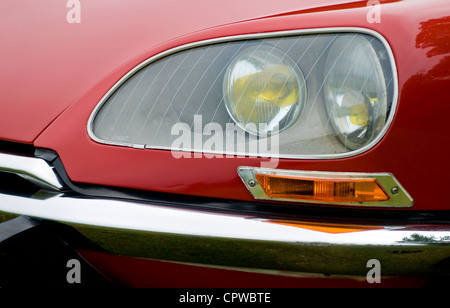 Un vintage Citroen auto sul display in un estate fiera che si tiene in Cornovaglia, Inghilterra Foto Stock