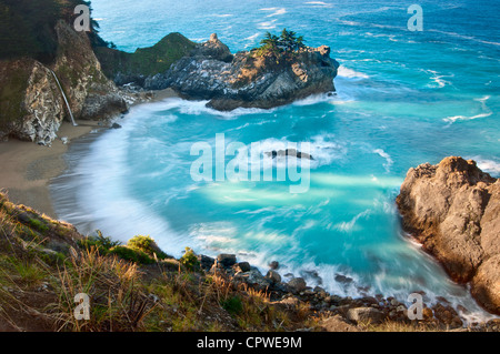 Bella McWay scende lungo il Big Sur Costa. Foto Stock