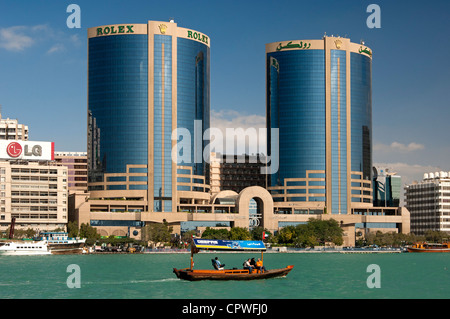 Twin Towers Deira sulla riva del Torrente di Dubai, Dubai, Emirati Arabi Uniti Foto Stock