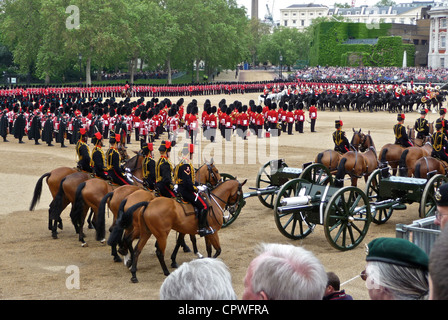 Trooping il colore 2 Giugno 2012 - Il Maggiore Generale della revisione a Horseguards Parade di Londra. Foto Stock