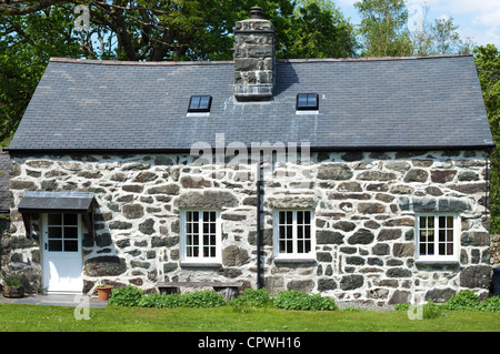 Gallese tradizionale cottage in pietra, Snowdonai National Park, North Wales, Regno Unito Foto Stock