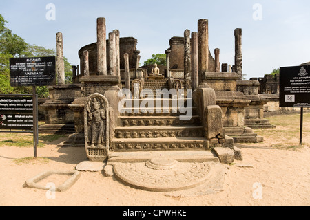 Antica Vatadage (stupa buddisti) tempio in Pollonnaruwa, Sri Lanka Foto Stock