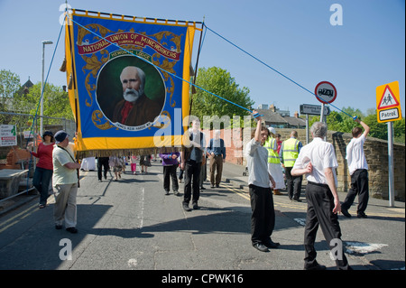 Banner di Kier Hardie durante la commemorazione di abbattimento catastrofe mineraria, Carlisle Street, abbattimento. Foto Stock