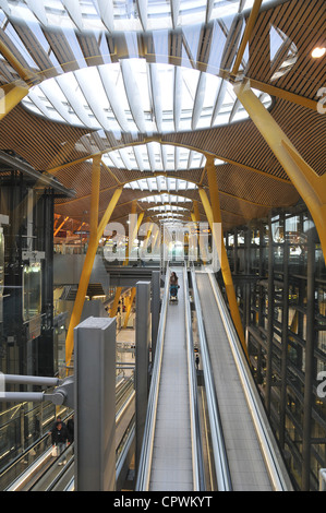 Hall dell' aeroporto internazionale Barajas di Madrid Spagna Foto Stock