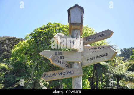 Segno posto al resort Lochmara Lodge vicino alla città di Picton Nuova Zelanda Foto Stock