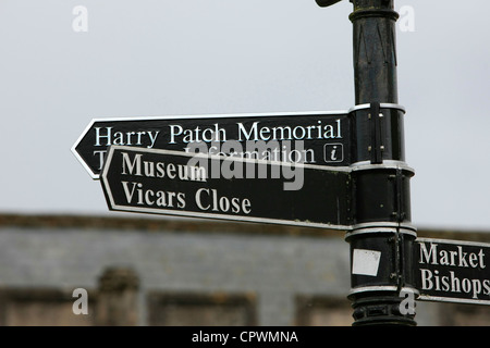 Nuovo segno che indica la via verso il Harry Patch Memorial in wells somerset Foto Stock