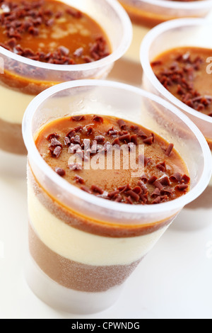 Tre Tiramisù dessert nel bicchiere Foto Stock