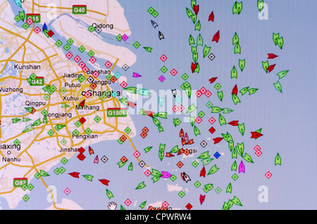 Schermata che mostra in tempo reale il traffico di spedizione da Shanghai nel Mar Cinese Orientale Foto Stock