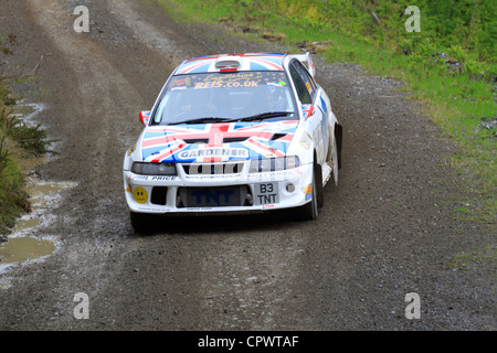 Una vettura da rally a pianure rally 2012 (Gartheiniog stadio). Foto Stock