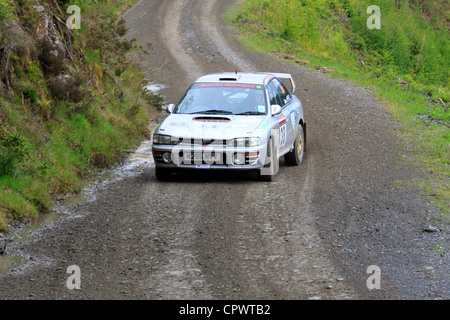 Una vettura da rally a pianure rally 2012 (Gartheiniog stadio). Foto Stock