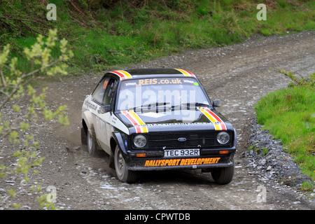 Una vettura da rally a pianure rally 2012 (Gartheiniog stadio). Foto Stock