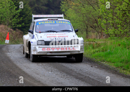 Una vettura da rally a pianure rally 2012 (Gartheiniog stadio). Foto Stock