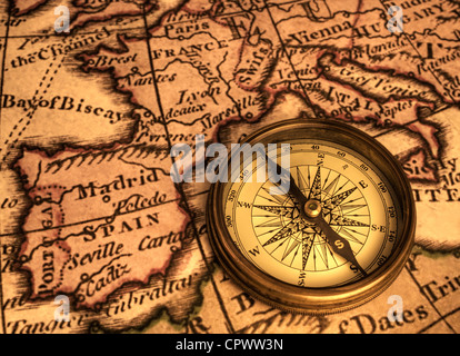 Bussola e antica mappa dell'Europa. Mappa è dal 1786 ed è il nostro del diritto d'autore. Foto Stock